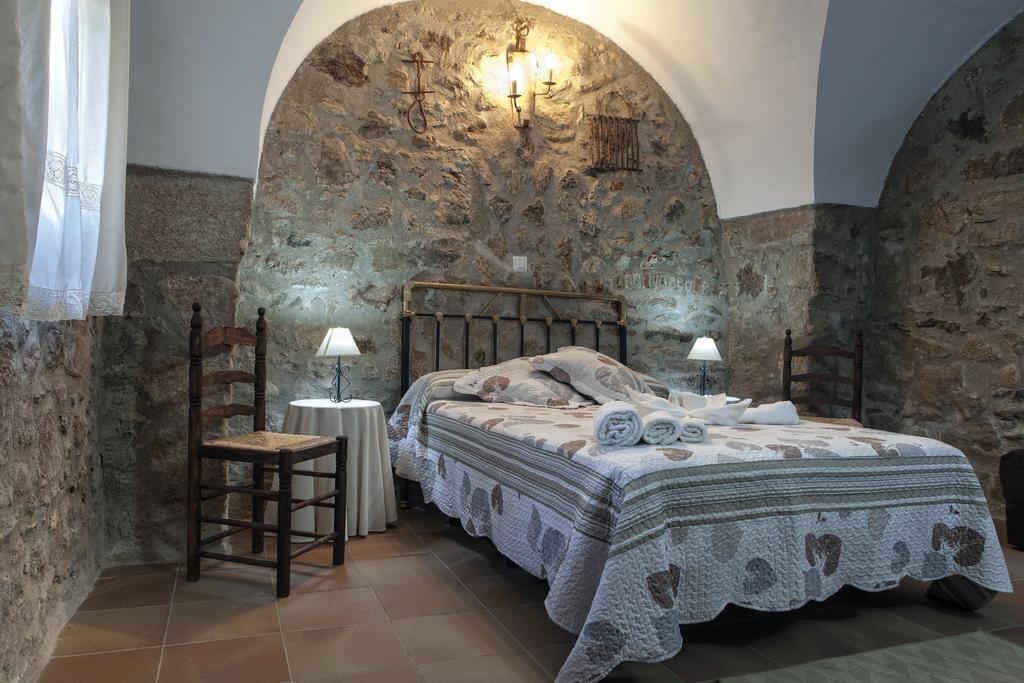 Apartamentos Rurales La Casa De Luis Santa Cruz de la Sierra Chambre photo